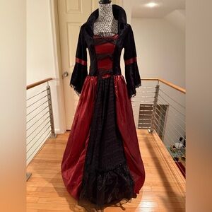 Vampire Queen M Halloween Dress Costume Black and Red Gown